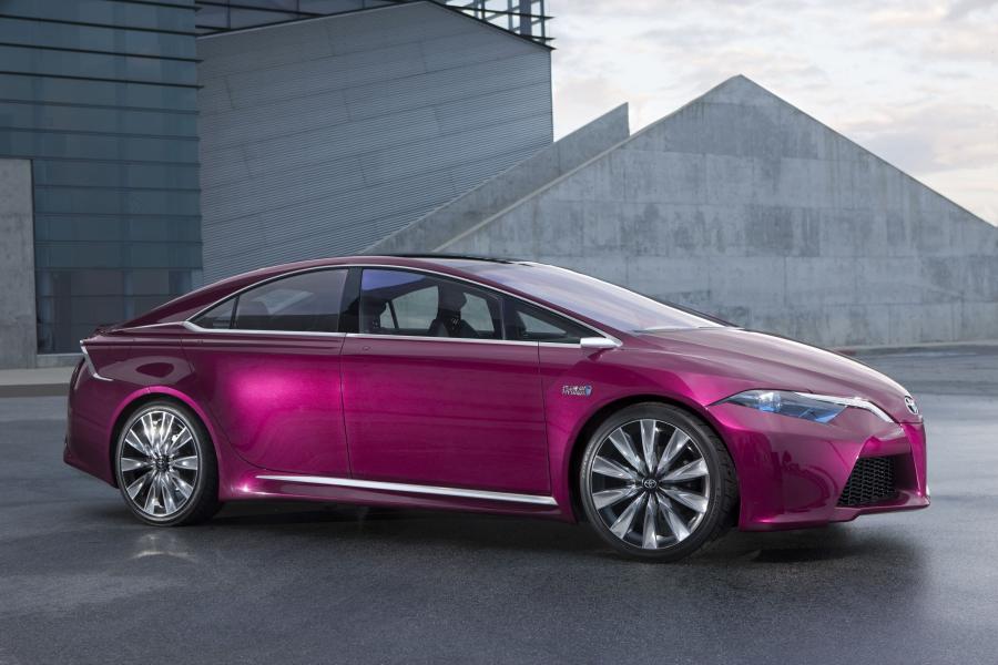  Toyota NS4 Advanced Plug-In Hybrid Concept 2012 года  (фото 22 из 29)